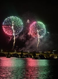 „Praha svobodná aneb 30 let od sametové revoluce“, tak byl pojmenován novoroční ohňostroj