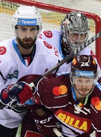 Lukáš Vantuch (vlevo) rozhodl zápas na Spartě 9 sekund před koncem