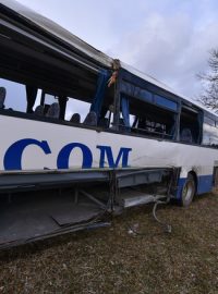 Na Jihlavsku havaroval autobus se čtrnácti dětmi.