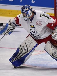 Brankář Marek Langhamer zasahuje během přípravného zápasu proti Rakousku v rámci turnaje Euro Hockey Challenge