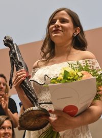 Letošní Cenu Olgy Havlové získala Tereza Nagyová za svou osvětovou činnost o životě se stomií
