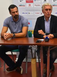 Zleva nový šéftrenér atletů Jan Netscher, předseda svazu Libor Varhaník a odcházející šéftrenér Tomáš Dvořák