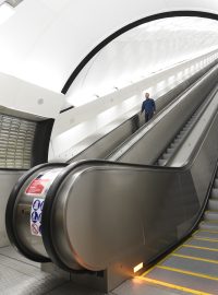Pražský dopravní podnik zprovoznil eskalátory a vestibul ve stanici metra B Karlovo náměstí.