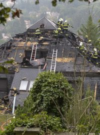 Někdejší Krejčířovu vilu zachvátil požár. Předběžná škoda je zhruba pět milionů korun