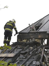 Někdejší Krejčířovu vilu zachvátil požár. Předběžná škoda je zhruba pět milionů korun