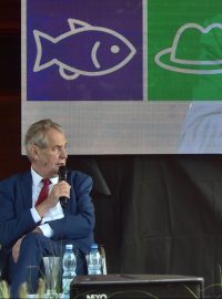 Zleva prezident Miloš Zeman, ministr zemědělství Miroslav Toman (ČSSD), hejtmanka Jihočeského kraje Ivana Stráská (ČSSD) a ředitel českobudějovického výstaviště Mojmír Severin