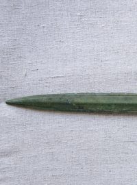 Náhodný nálezce objevil na Rychnovsku bronzový meč datovaný do mladší doby bronzové