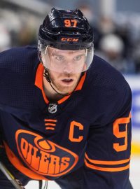 Hokejový útočník Connor McDavid