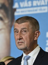 Premiér Andrej Babiš (ANO) předstoupil před novináře krátce před 20. hodinou večer