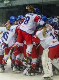 České hokejistky slaví postup na olympiádu