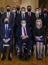 Fotografie vlády Petra Fialy a prezidenta Miloše Zemana