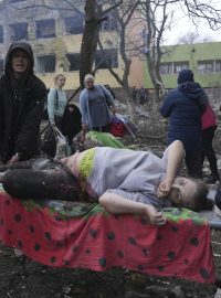 9. března Rusové bombardovali dětskou nemocnici a porodnici v Mariupolu.