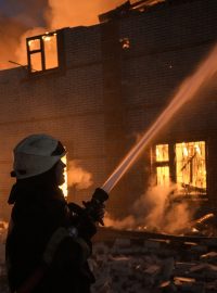 Skladiště v Kyjevě pohltil kvůli ostřelování rozsáhlý požár