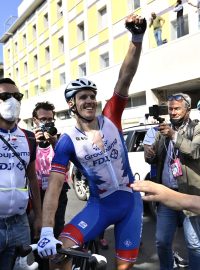 Arnaud Démare slaví vítězství v páté etapě Giro d&#039;Italia