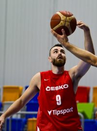 Čeští basketbalisté při tréninku