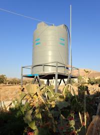 Nový tank na vodu v uprchlickém táboře v Libanonu