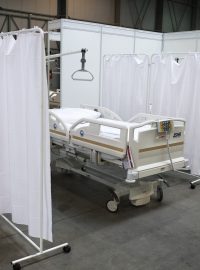 Příprava provozu zdravotnického zařízení polní nemocnice v Letňanech na Výstavišti pro pacienty s covidem-19.