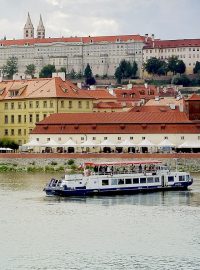 Loď, Vltava, lodní doprava na Vltavě, Praha, Pražský hrad