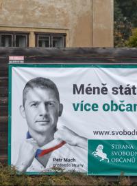 Petr Mach na předvolebním plakátu strany Svobodní v roce 2013