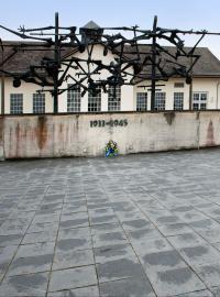 Památník v koncentračním táboře Dachau.