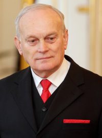 Prezident republiky jmenoval 20. ledna 2014 soudce Ústavního soudu. Na snímku Jiří Zemánek a Jan Musil (vpravo)