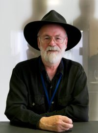Britský spisovatel Terry Pratchett (na snímku z roku 2012)