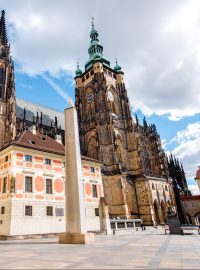 Dominantou třetího nádvoří Pražského hradu je katedrála svatého Víta