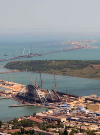 Stavba mostu na Krym přes Kerčský průliv