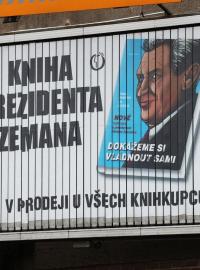 Vydavatel knihy rozhovorů s prezidentem Milošem Zemanem dostal za billboardy v době předvolební kampaně pokutu