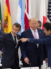 Francouzský prezident Emmanuel Macron, jeho americký protějšek Donald Trump a japonský premiér Šinzó Abe na setkání G20