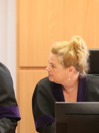 Někdejší místopředsedkyně ústeckého krajského soudu Markéta Lehká (vpravo)