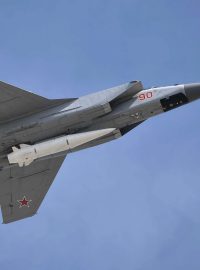 Ruská stíhačka MiG-31 údajně nese hypersonickou střelu Kinžal