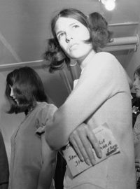 Leslie Van Houtenová v prosinci 1969 během soudního procesu