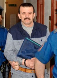 Fehim Hanuša a vězeňská stráž