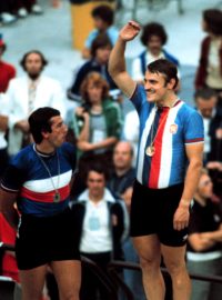 Anton Tkáč (uprostřed) v dresu ČSSR na na nejvyšším stupni vítězů na olympiádě v Montrealu v roce 1976