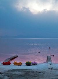 Kdysi největší blízkovýchodní jezero Orúmíje v Íránu je na pokraji vyschnutí