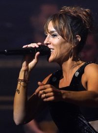 Zpěvačka Zaz na koncertu v Madridu (24. července 2022)