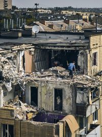 Zničený dům v Nikopolu (srpen 2022)