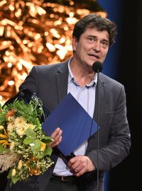 Za nejlepší výkon v činohře letos Thálii získal herec Saša Rašilov