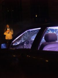 Letošní jubilejní ročník Signal festivalu nabízí 15 instalací, mimo jiné i speciálně nasvícené vraky aut zničené válkou na Ukrajině