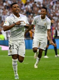 Rodrygo slaví třetí gól do sítě Barcelony