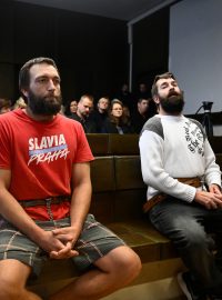 Obžalovaní Patrik Tušl (vpravo) a Tomáš Čermák (vlevo) si vyslechli v říjnu rozsudek Okresního soudu v Kladně, který je poslal do vězení. Oba se odvolali