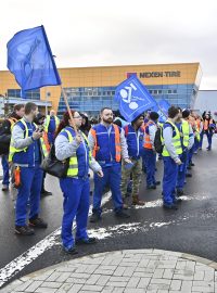 Zahájení neomezené stávky zaměstnanců společnosti Nexen Tire Europe v průmyslové zóně Triangle u Bitozevsi na Lounsku