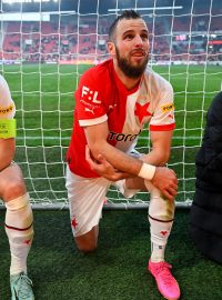 Václav Jurečka (uprostřed) při děkovačce fanouškům Slavie