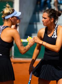 Markéta Vondroušová a Miriam Kolodziejová na turnaji v Praze