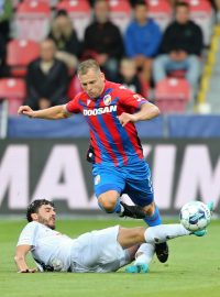 Matěj Vydra v souboji v prvním utkání proti Dritě