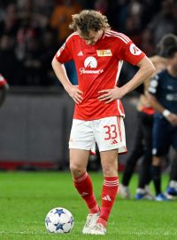 Smutný Alex Král po prohře Unionu Berlín s Bragou