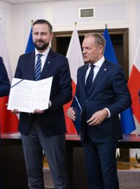 Šéfové stran, které chtějí vytvořit příští vládní koalici v Polsku, v pátek podepsali koaliční smlouvu