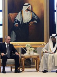 Ruský prezident Vladimir Putin při setkání s prezidentem Spojených arabských emirátů, šejkem Nahajánem