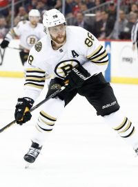 David Pastrňák se po zápase proti NY Islanders posunul na třetí místo ligové produktivity
